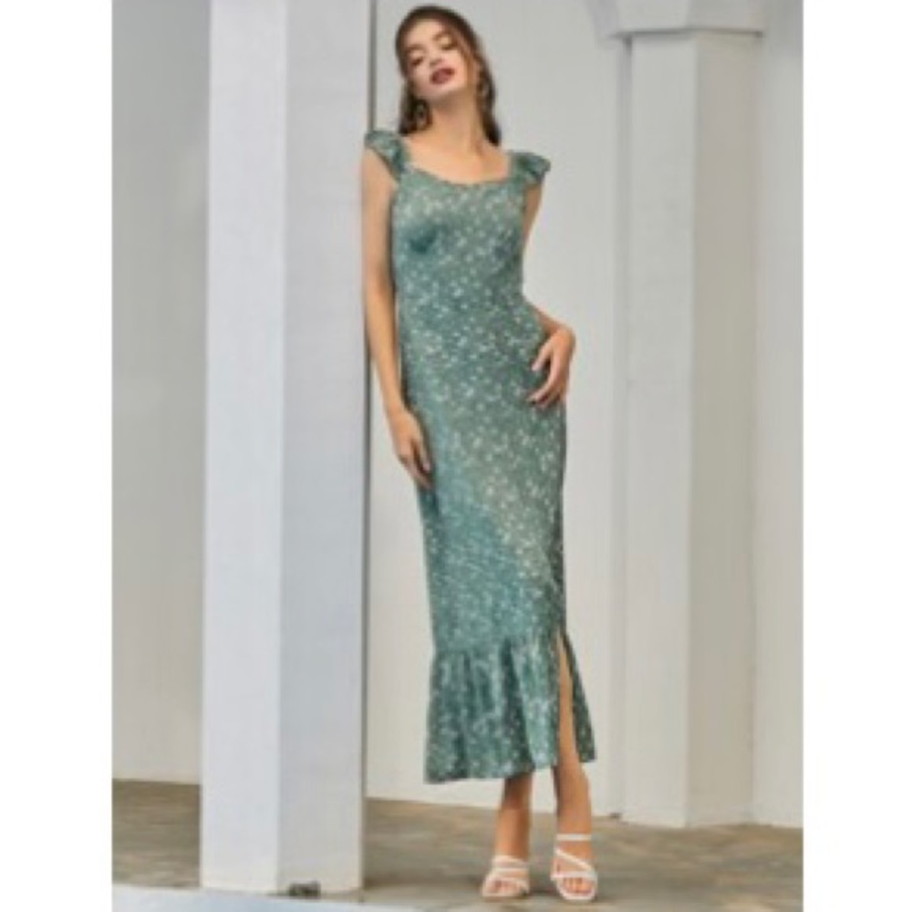 Ditsy Floral Split Ruffle Hem Dress